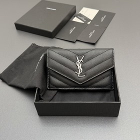 [特級五金原廠皮] MATELASSE粒面壓印皮革翻蓋拉鍊卡包 飾以經典logo