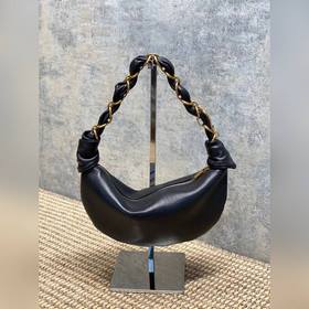 YSL 26S5 Amalia手袋，選用細膩侵染小羊皮，手感超柔軟，質感滿分6金