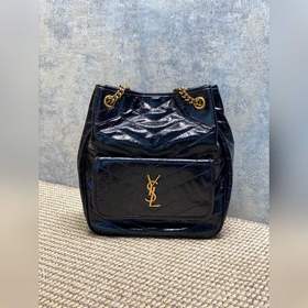 Ysl 複古油蠟小牛皮購物袋 這款輕便實用的手提袋配有前袋和滑動鍊帶，适合肩背和