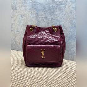 Ysl 複古油蠟小牛皮購物袋 這款輕便實用的手提袋配有前袋和滑動鍊帶，适合肩背和