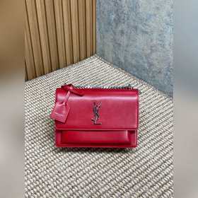 YSL Sunset日落包，金色Logo，簡約又高級！磁性四合扣開合，内部雙隔層