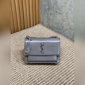 YSL Sunset日落包，金色Logo，簡約又高級！磁性四合扣開合，内部雙隔層