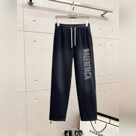 巴黎世家 2026春季新款長褲休閑褲 官網同步發售。品牌經典LOGO休閑褲 ，定