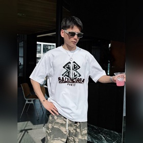 Balenciaga 巴黎世家新款潮牌T恤.男女同款 胸前高字母立體印花設計.