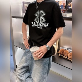 Balenciaga 巴黎世家新款潮牌T恤.男女同款 胸前高字母立體印花設計.