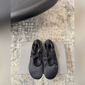 BALENCIAGA 26FW 早春新品 面料： 真絲 内裡 真絲 鞋底：