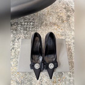BALENCIAGA 26FW 氣質小單鞋 面料： 真絲 内裡：羊皮 鞋底