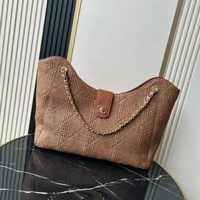 CHANEL ss早春靈動托特鍊條腋下包 設計真的太棒了!包包正面簡約大方的菱格