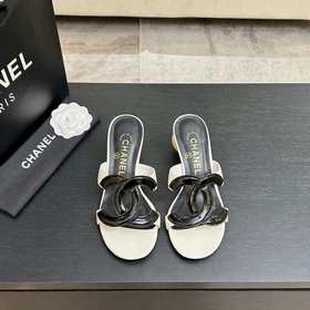 CHANEL 小香經典珍珠跟 雙C标志logo拖鞋，跟鞋 将法式浪漫與奢雅氣場完