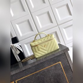 蛋黃色 CHANEL 26ss LP 淡金V字菱格鍊條小雙Ｃ[摔紋飯盒包]出少量