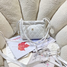 5228 CHANEL 黑色福 袋，經典菱格紋+柔軟皮革，金屬雙 CLogo超有