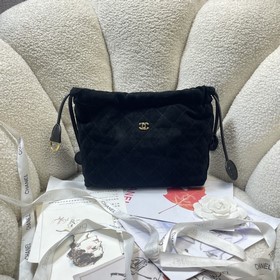 5227 CHANEL 黑色福 袋，經典菱格紋+柔軟皮革，金屬雙 CLogo超有