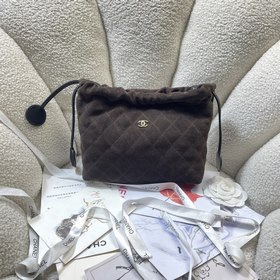 5227 CHANEL 黑色福 袋，經典菱格紋+柔軟皮革，金屬雙 CLogo超有