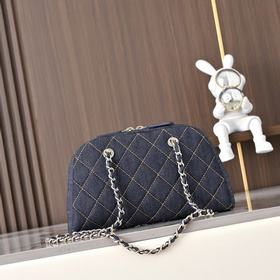 Chanel1 26P系列 鍊條牛仔包 26P早春新品 将經典與優雅融合 圓潤的