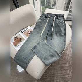克羅心 新品牛仔褲 好穿不挑身材，在搭配上沒有太多的限制 随意簡潔的襯托其他單品