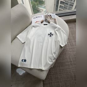 (男女同款)，克羅心 2026春夏最新撞色十字花刺繡圓領T恤衫，胸前标志性撞色十