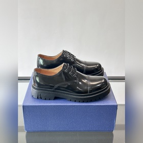 Dior 2026春季Explor德比鞋，黑色皮革+Oblique印花拼接，細節