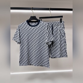 Dior 春季新款短袖 迪奧純棉圓領短袖短褲套裝，純棉短褲套裝，上身效果非常棒，