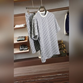 Dior迪奧， 時尚薄款休閑外套短褲套裝 采用客供高密度精純棉材質面料，軟糯親膚