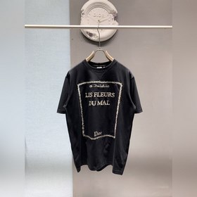 Dior 封面圖刺繡T恤 本款T恤采用全棉平紋面料打造，再洗水定型，克重330