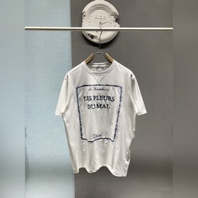 Dior 封面圖刺繡T恤 本款T恤采用全棉平紋面料打造，再洗水定型，克重330