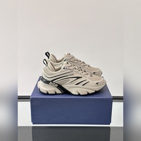 Dior，迪奧 新款CHERSTIAN DIOR 情侶休閑運動鞋，這款運動鞋設計