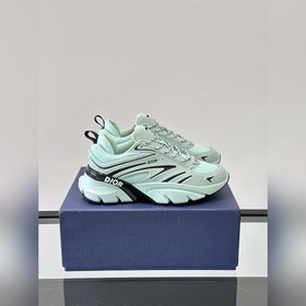 Dior，迪奧 新款CHERSTIAN DIOR 情侶休閑運動鞋，這款運動鞋設計