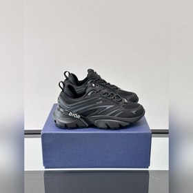 Dior，迪奧 新款CHERSTIAN DIOR 情侶休閑運動鞋，這款運動鞋設計
