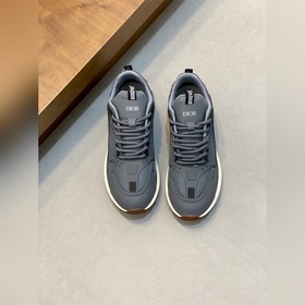 Dior迪奧 别具一格的經典新品，低幫廓形，時尚而富有運動風範。采用黑色網眼織物
