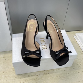 迪奧 Dior 2026早春走秀新款系列蝴蝶結果凍色女鞋 CD字母logo弧形鞋