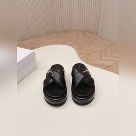 Dior 迪奧2026春夏新款 一字帶拖鞋涼鞋 簡單大方 低調奢華！ 配上醒目