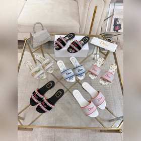 迪奧2026早春拖鞋新款 刺繡工藝 時尚耐看 碼數 35-43