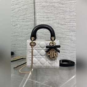 Classic Lady最新三格黑拼白蝴蝶結鑽石扣 戴妃包，人手一個必備的三格小