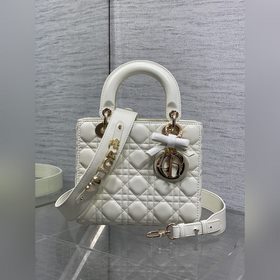 現貨 Lady最新款四格蝴蝶結 戴妃包，采用小羊皮精心制作、人手一個必備的戴妃包