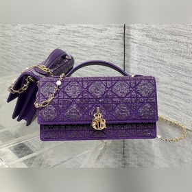 現貨 Miss Dior最新限量手工珠子micro系列，一隻什麼都裝不下，隻能裝