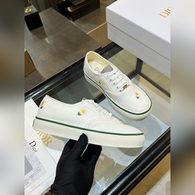 Dior · 迪奧新款刺繡低幫帆布鞋四葉草 單鞋上腳系列 簡直太好看了，每一雙上