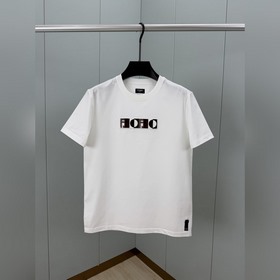 Fendi.芬迪 SS26春夏新品3D效果刺繡工藝圓領短袖T恤，正面胸前繡有3D