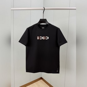 Fendi.芬迪 SS26春夏新品3D效果刺繡工藝圓領短袖T恤，正面胸前繡有3D