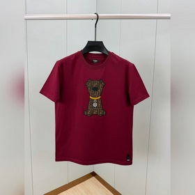 Fendi.芬迪 SS26春夏新品萌趣寵物FF提花标識短袖T恤，正面胸口的老花小