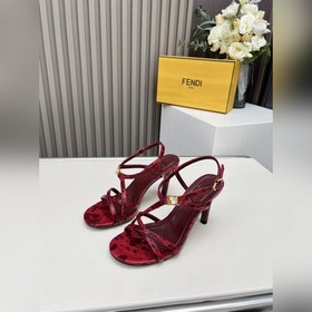 Fendi新款上線 面料：花紋皮 内裡：羊皮 大底：真皮大底+燙金 碼數：35-