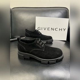 Givenchy 高品質 頂級工藝品 紀梵希 專櫃同步原廠配置，意大利進口牛皮搭