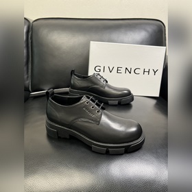 Givenchy 高品質 頂級工藝品 紀梵希 專櫃同步原廠配置，意大利進口牛皮搭