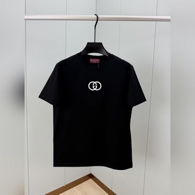 Gucci.古馳 SS26春夏新品互扣式雙G刺繡短袖T恤，正面胸前綴飾經典标識互