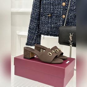 Gucci，古馳26WF春夏新品馬銜扣 魚嘴粗跟拖鞋 以時光為經緯 以自由為針線