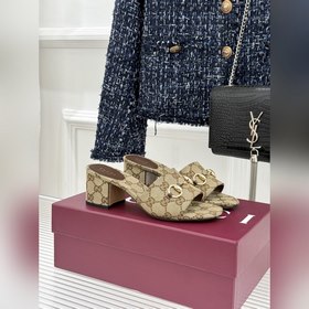 Gucci，古馳26WF春夏新品馬銜扣 魚嘴粗跟拖鞋 以時光為經緯 以自由為針線
