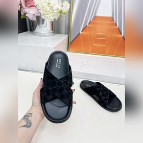 酷到骨子裡！GUCCI這雙交叉拖我能焊在腳上 2026新款真的殺瘋了！交叉帶+
