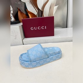 誰懂啊！這雙GUCCI厚底拖直接焊在我腳上 真的被這雙GUCCI厚底老花拖鞋美