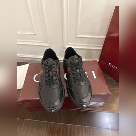 Gucci Stretch系列情侶款低幫運動鞋 這款新隽鞋履以輕盈柔軟且靈活百搭