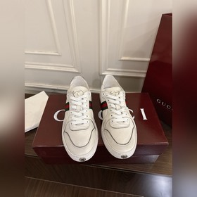 Gucci Stretch系列情侶款低幫運動鞋 這款新隽鞋履以輕盈柔軟且靈活百