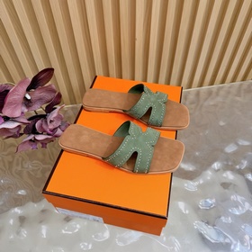 2026新款專櫃同步更新 Hermès，愛馬仕經典H鉚釘涼鞋 極約複古的設計